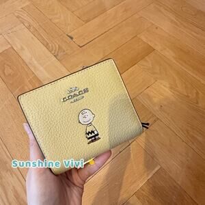 NWT Coach X Peanuts Snap Wallet With Charlie Brown Silver/Hay Cbn90